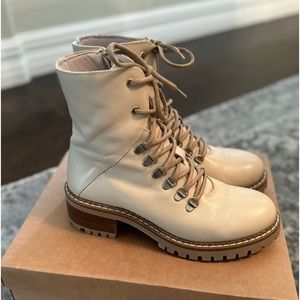 Bertuchi Lace Up Boots